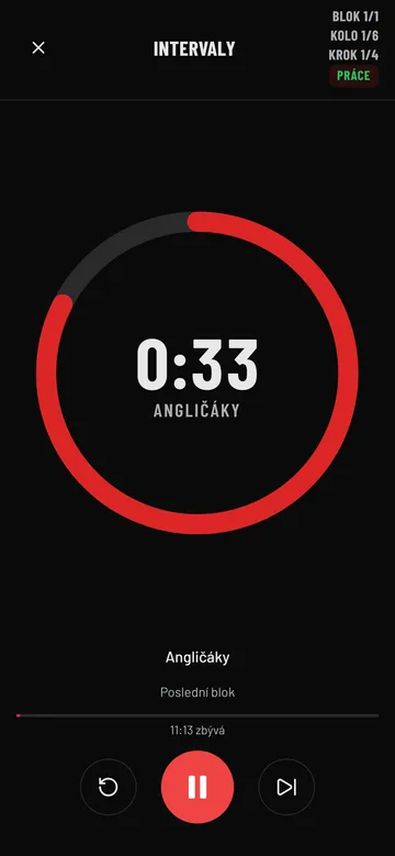 Běžící blok Intervals: angličáky, zbývá 0:33, kolo 1 ze 6